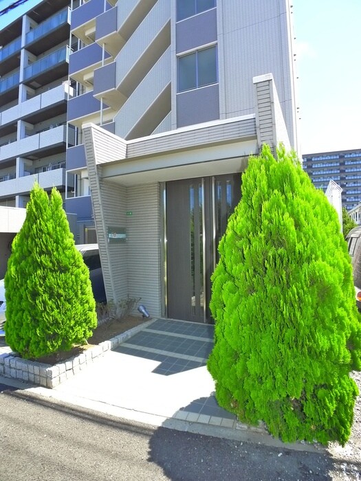 物件外観写真3　(エントランス部分)
