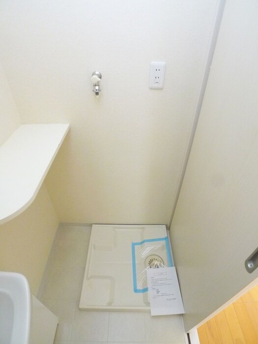 物件内観写真18　(洗濯機置場)