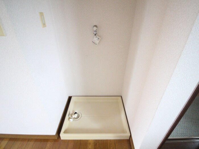 物件内観写真16　(洗濯機置場)