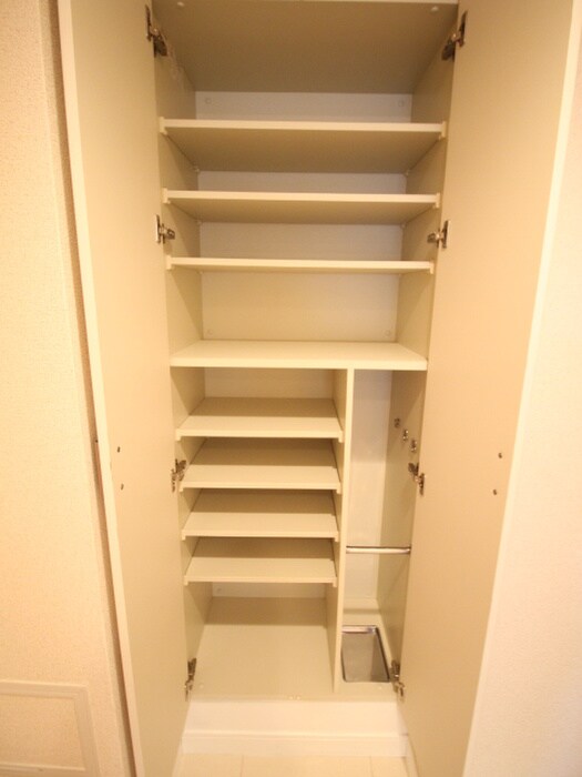 物件内観写真16　(靴箱)