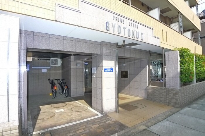 物件外観写真2　(エントランス部分)