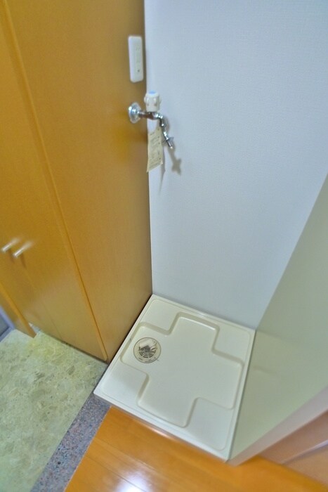 物件内観写真18　(洗濯機置場)