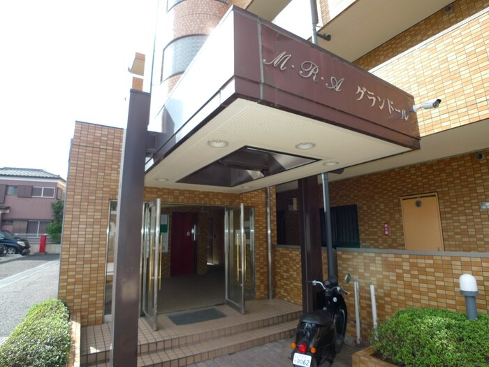 物件外観写真3　(エントランス部分)