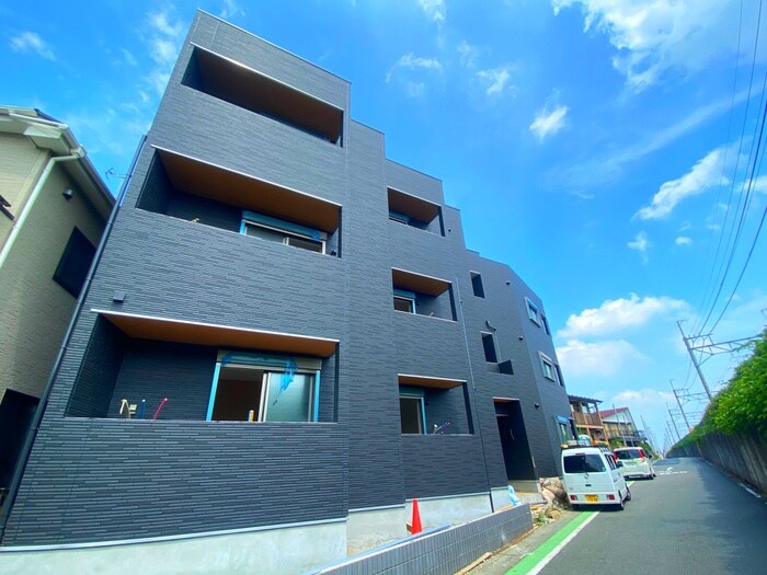 物件外観写真4　(エントランス部分)