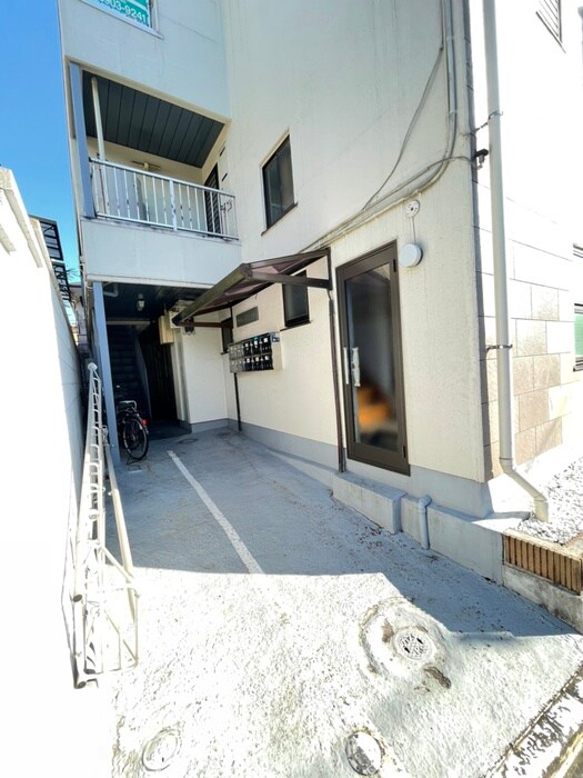 物件外観写真4　(エントランス部分)