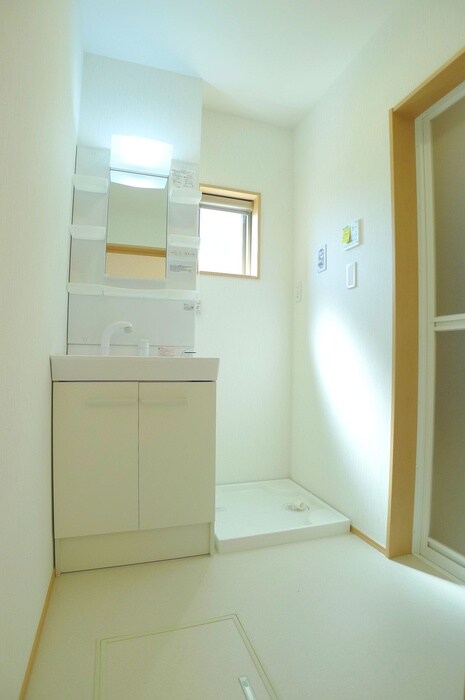 物件内観写真15　(洗濯機置場)