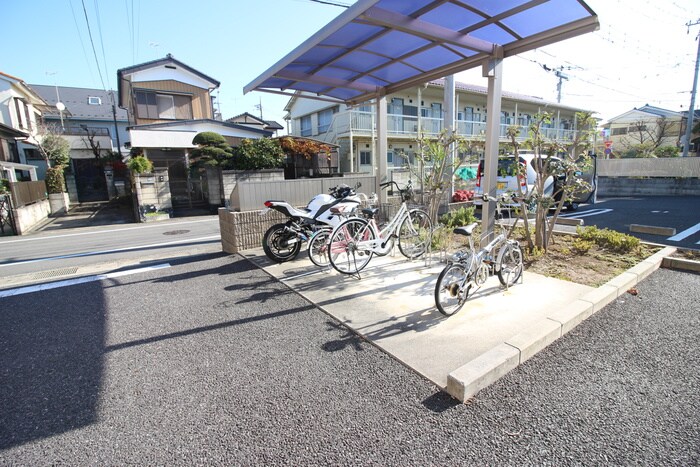 物件外観写真5　(駐輪場)