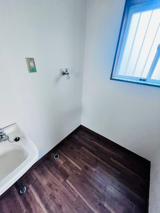 物件内観写真16　(洗濯機置場)