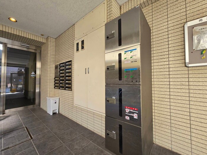 物件外観写真5　(エントランス部分)