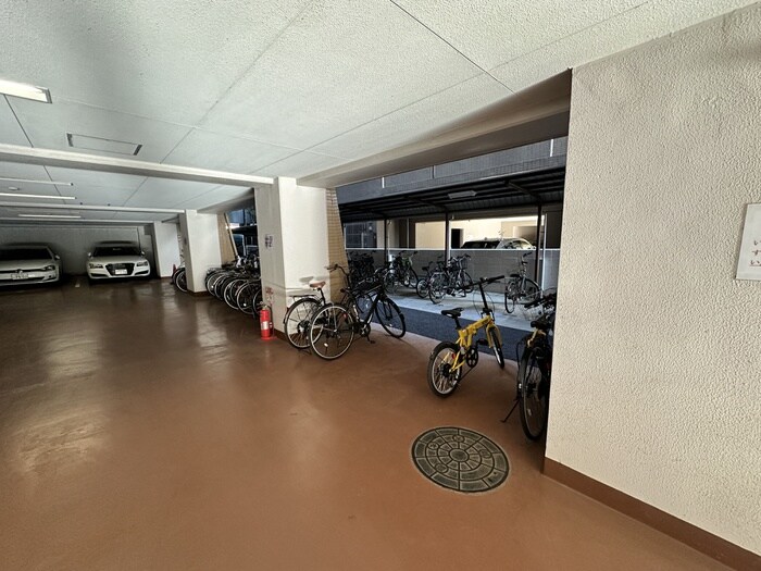 物件外観写真4　(駐輪場)