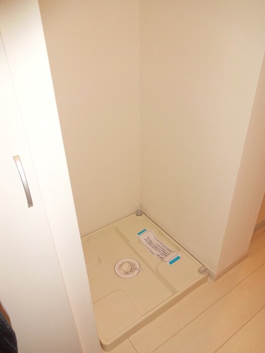 物件内観写真12　(洗濯機置場)