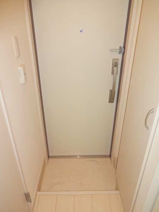 物件内観写真15　(玄関)