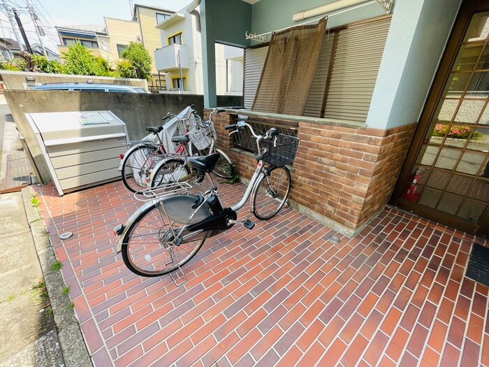 物件外観写真5　(駐輪場)
