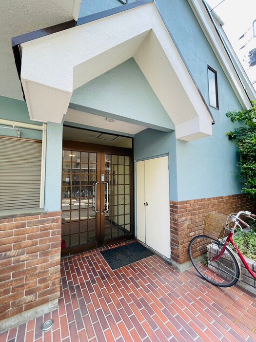 物件外観写真6　(エントランス部分)