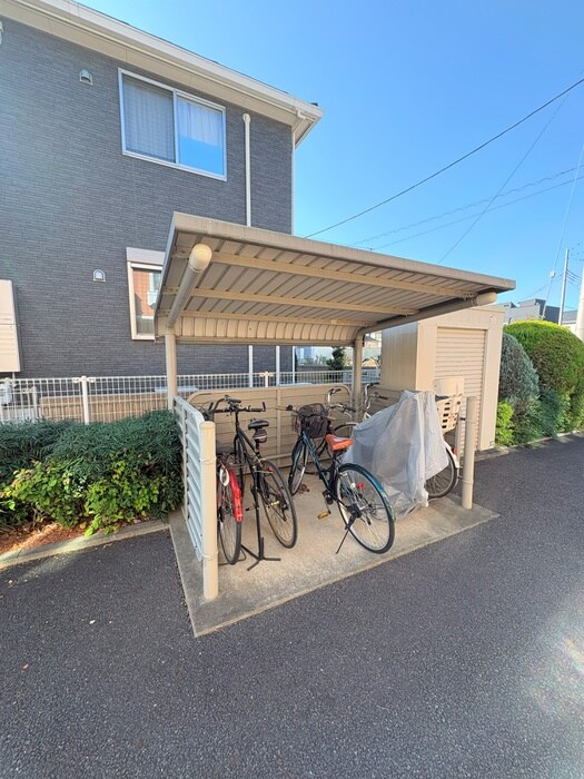物件外観写真2　(駐輪場)