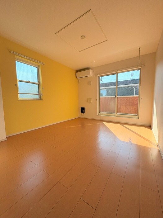 物件内観写真5　(室内からの展望)