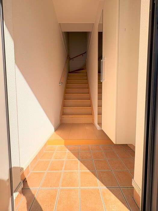 物件内観写真13　(玄関)