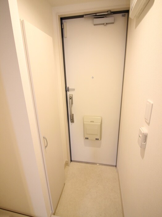 物件内観写真16　(玄関)