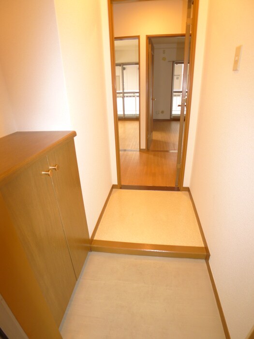 物件内観写真5　(玄関)