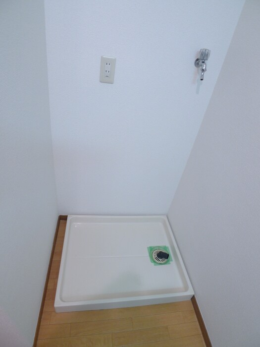 物件内観写真12　(洗濯機置場)