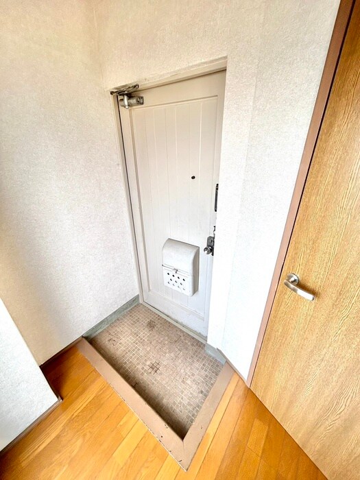 物件内観写真11　(玄関)