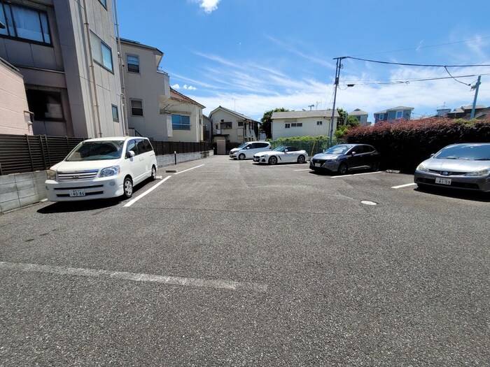 物件外観写真5　(駐車場)