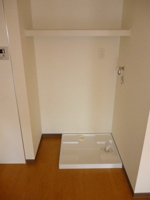 物件内観写真15　(洗濯機置場)