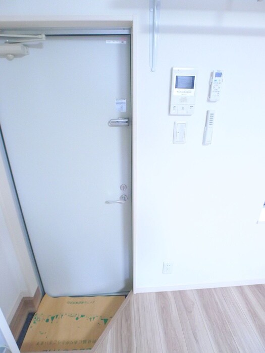 物件内観写真16　(玄関)