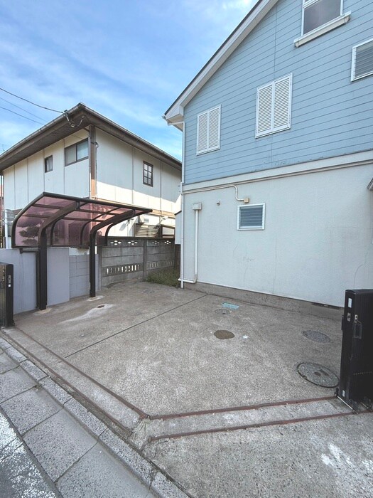 物件外観写真5　(駐車場)