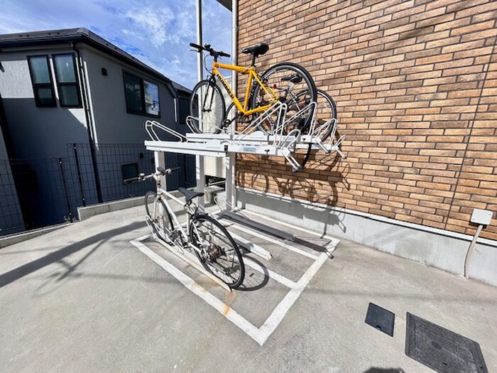 物件外観写真3　(駐輪場)