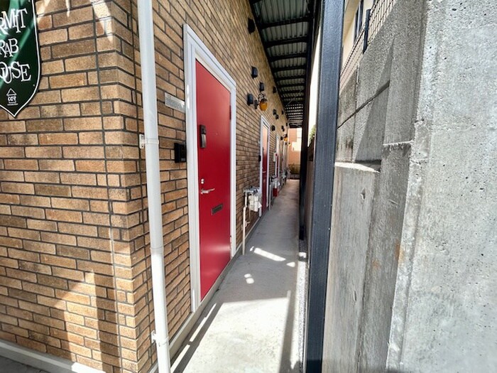 物件外観写真5　(エントランス部分)