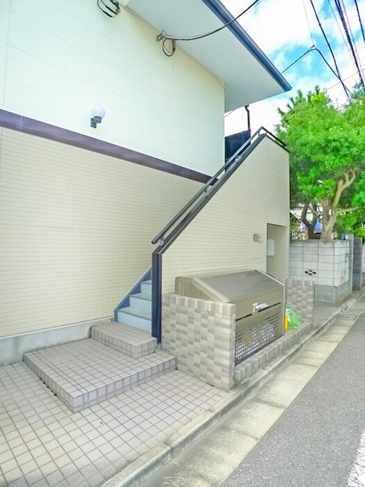 物件外観写真4　(エントランス部分)