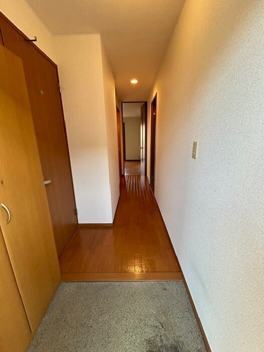 物件内観写真4　(玄関)