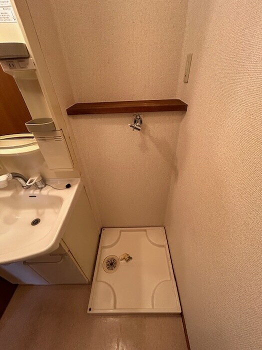 物件内観写真11　(洗濯機置場)