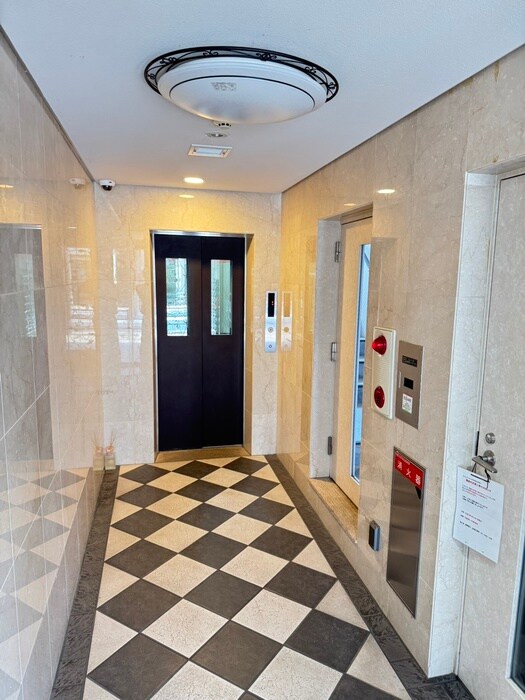 物件外観写真4　(エントランス部分)