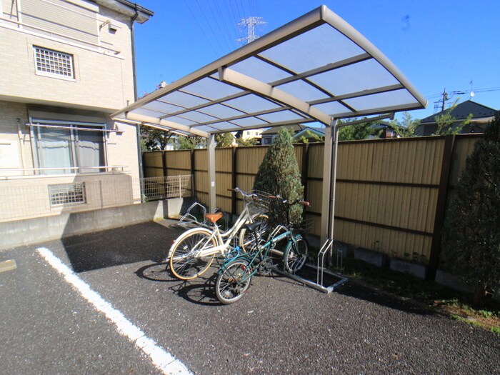 物件外観写真3　(駐輪場)