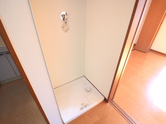 物件内観写真17　(洗濯機置場)