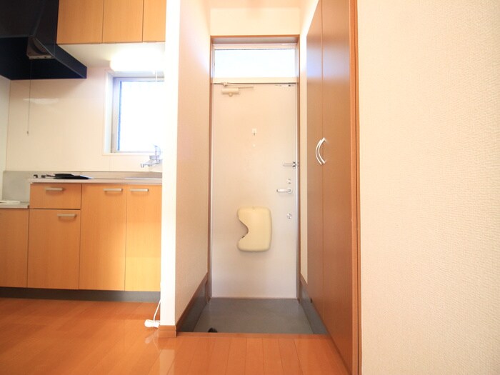 物件内観写真18　(玄関)