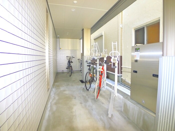 物件外観写真4　(駐輪場)