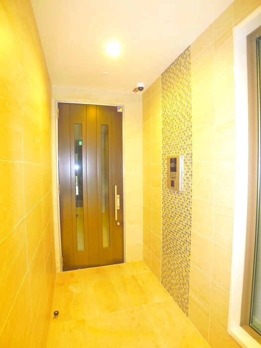 物件外観写真5　(エントランス部分)