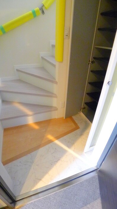 物件内観写真17　(玄関)