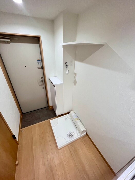 物件内観写真12　(洗濯機置場)