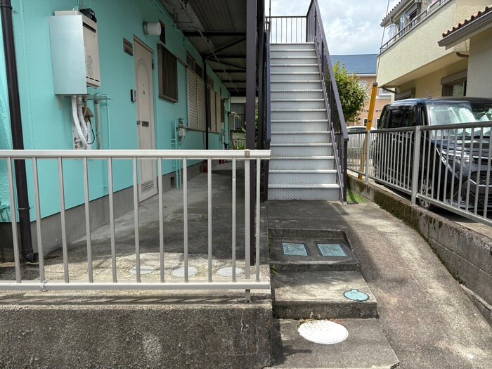 物件外観写真3　(エントランス部分)