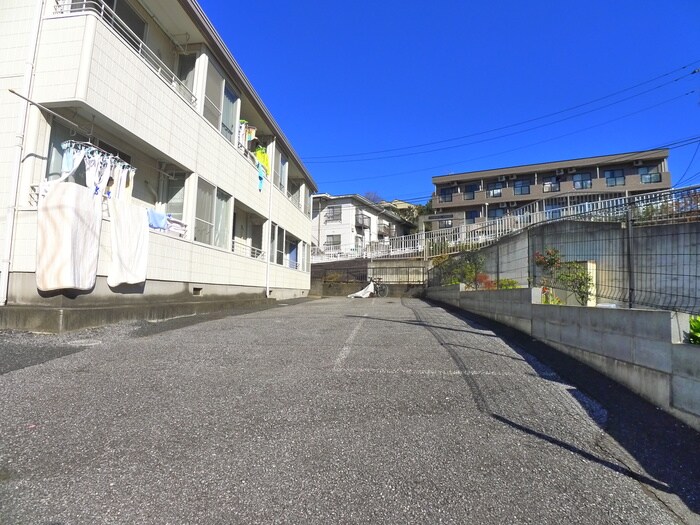 物件外観写真2　(駐車場)