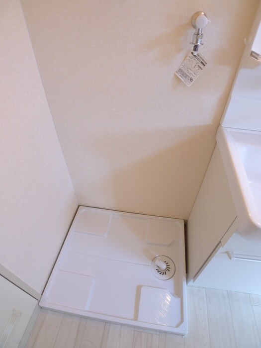 物件内観写真6　(洗濯機置場)