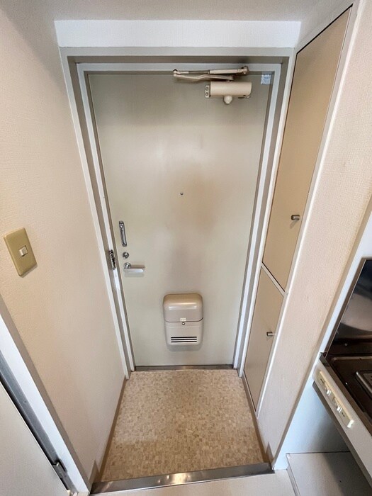 物件内観写真12　(玄関)