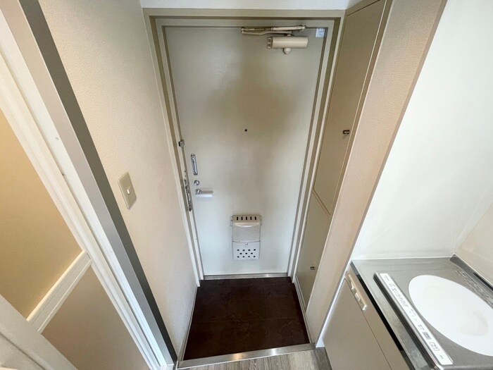 物件内観写真12　(玄関)