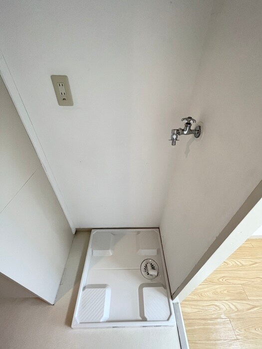 物件内観写真16　(洗濯機置場)