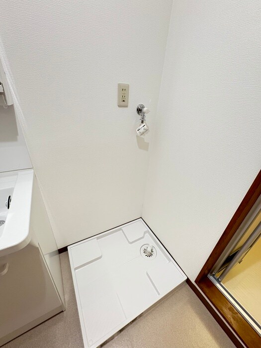 物件内観写真13　(洗濯機置場)