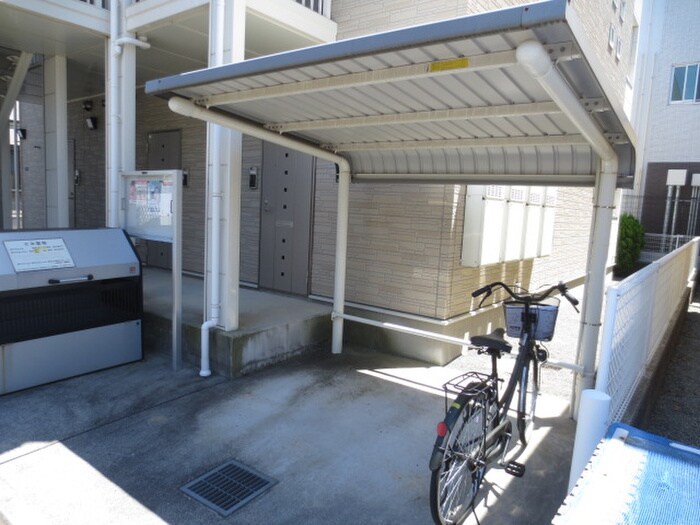 物件外観写真2　(駐輪場)